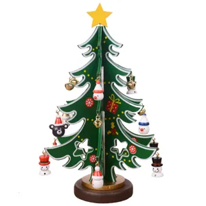 Desktop-Weihnachtsbaum aus Holz mit Mini-Schneemännern und Glocken für die Feiertage