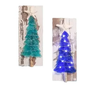 DIY Seeglas-Weihnachtsbäume auf rustikalem Holz mit Seesternen und LED-Leuchten
