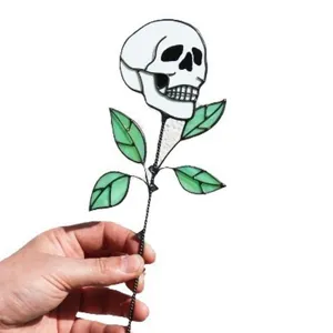 Handgefertigter Buntglas-Skelett-Rosen-Blumenstecker für Halloween-Gartendeko
