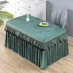 Grüne Samt Tischdecke, dekorative Tischabdeckung mit Rüschen für den Essbereich zu Hause.