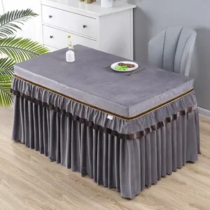 Graue Samt-Tischabdeckung mit Rüschenschichten und Goldrand für Heimdekor Detailansicht.