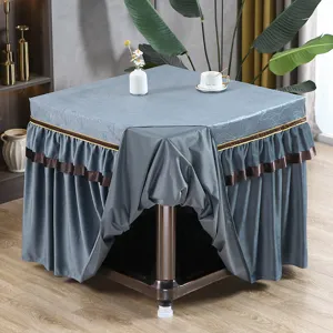 Graue Stoff-Tischabdeckung mit Rüschen, ideal für Heiztische und Couchtische im Alltag.