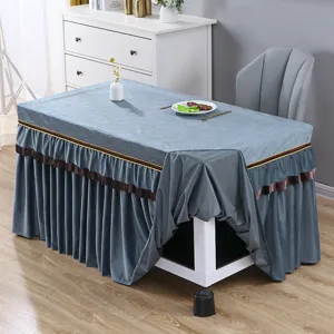 Graue gesteppte Tischabdeckung mit Rüschenrock-Design, ideal für den heimischen Heiztisch.