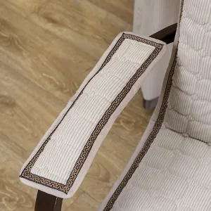 Gesteppter Sessel Kissenbezug mit dekorativer geometrischer Bordüre für gemütliches Sitzen.