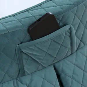 Detailopname van de verdikte pluche ronde verwarmingstafelhoes met handig opbergvak.