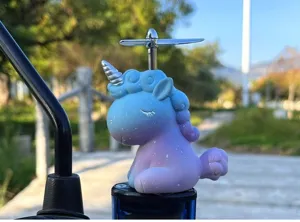Χαριτωμένο στολίδι έλικας κράνους μονόκερου ντεγραντέ για μοτοσικλέτα ποδήλατο ηλεκτρικό όχημα