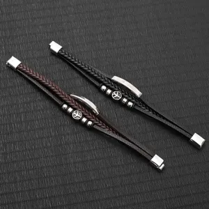 Detailansicht der geflochtenen Lederarmbänder für Herren in Schwarz und Braun mit Magnetverschluss