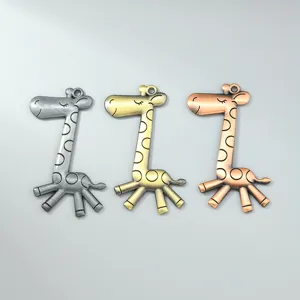 Retro cartoon giraf hangers van legering in zilver, goud en koper voor sieraden maken