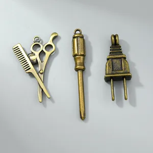 Colgante Retro de Aleación Mini Peine Tijeras Destornillador Enchufe Dije Para Fabricación de Joyería DIY Llavero Bronce Antiguo
