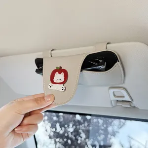 Estuche para gafas de parasol de coche vista detallada cuero beige soporte bonito