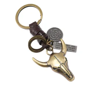 Vintage-Schlüsselanhänger aus Metall mit Stierschädel und Lederkordel im Cowboy-Stil