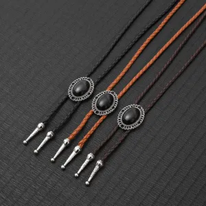 Detailansicht von Vintage-Bolo-Krawatten mit schwarzen Steinen in Schwarz und Braun
