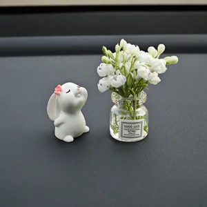 Lindo mini conejo y florero adorno de salpicadero de coche, figura de animal de resina.