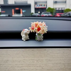 Niedliches Harz Kaninchen Auto Ornament mit Mini Blumen Vase für Armaturenbrett Dekor