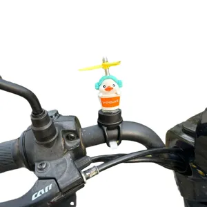 Joli canard de casque accessoire guidon moto, petit canard décoratif avec hélice pour vélo.
