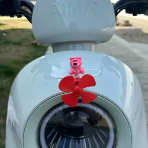 Simpatico orsetto cartone animato elica auto cruscotto ornamento giocattolo rotante eolico