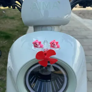 Decorazione per monopattino ad elica luminosa eolica con simpatici orsetti rosa.