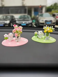 Adorable ornement de tableau de bord de voiture en résine avec mini vase de fleurs détail