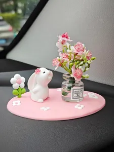 Mignon lapin ornement tableau de bord auto vue détail, figurine pot de fleur rose déco