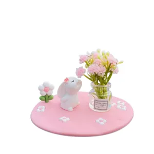 Ensemble de décoration de tableau de bord de voiture lapin mignon avec base rose et vase déco.