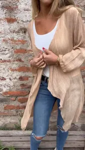 Cardigan de loisirs unicolore à manches longues pour femmes, vêtement léger et drapé pour été.