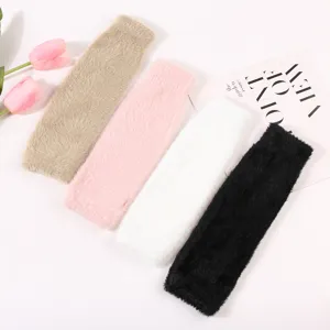 Scaldabraccia invernali soffici, set di guanti senza dita in morbido pile per le donne.