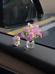 Encantador adorno para salpicadero de coche con florero rosa y bonito conejo de peluche.