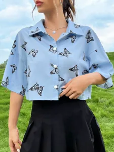 Camisa corta de verano para mujer manga corta estampado mariposa con solapa y botones.