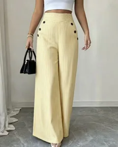 Vue detaillee de pantalon femme taille haute a rayures jaunes et boutons noirs elegants.