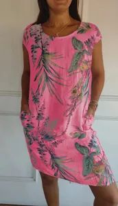 Rosa florales Blattdruck Kurzarm Freizeit knielanges Kleid mit seitlichen Taschen Ansicht.