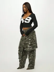 Sexy slim crop long sleeve T-shirt with graphic print for women, perfect for streetwear.