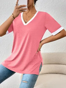 Maglietta casual rosa con scollo a V, maniche corte a contrasto bianche e comoda vestibilità.