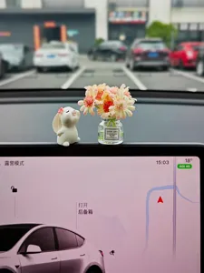 Mignon lapin et mini vase en verre décoration de voiture, accessoire de tableau de bord parfait.