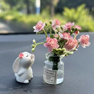Lindo conejo y mini florero con flores para salpicadero de coche y decoración.