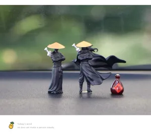 Chinesischer Wuxia Schwertkämpfer Auto Armaturenbrett Miniatur Figur Detailansicht.