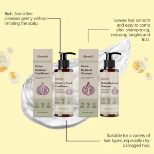 Nahaufnahme des Zwiebel Hydrolat Shampoos und Conditioners mit reichhaltigem Schaum.