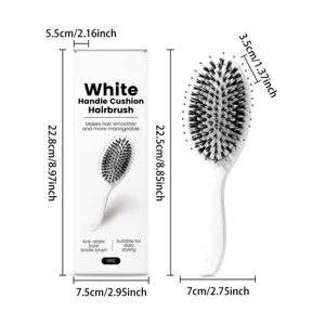 Witte handvat kussen haarborstel met natuurlijke haren en ergonomisch ontwerp voor dagelijkse styling.