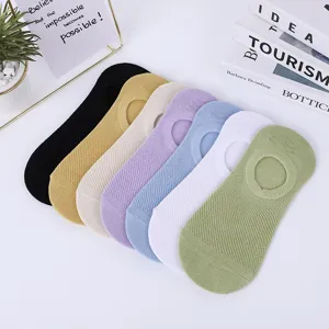 Details of summer breathable mesh women's invisible socks with shallow mouth design.