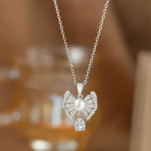 Elegante Schleife Anhänger Halskette mit Perle und Tropfen Zirkon in Silberoptik
