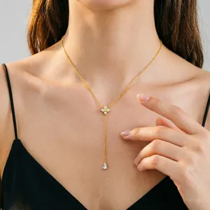 Elegant gestaltete goldene Y-Halskette mit einem Kristallblumen-Quastenanhänger