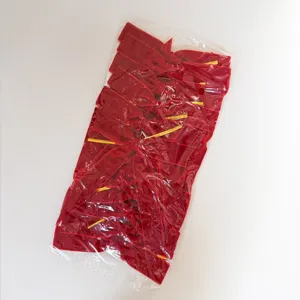 Rote Samtband Schleifen mit Golddraht, verpackt für Weihnachtsgeschenkverpackung und Heimdekoration.