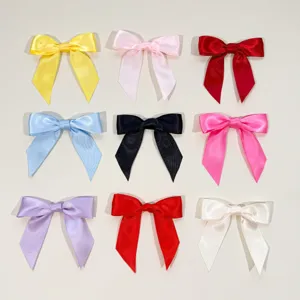 Set di fiocchi in satin colorati per confezioni regalo, chiusura da forno e nastri decorativi.