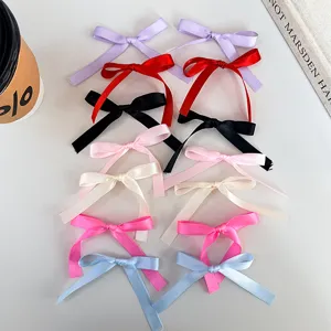 Jolis noeuds en ruban polyester colore pour bricolage DIY et emballage de cadeaux floraux.