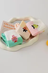 Niedliche Dopamin bestickte Baumwoll-Mittelsocken mit bunten Cartoon-Mustern, weich und bequem.