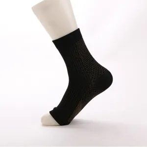 Black compression ankle support sock sleeve for sports and fitness, anti-fatigue foot guard main view.