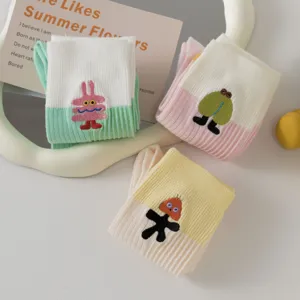 Dopamin Stil süße Cartoon bestickte Waden Baumwollsocken für Damen, weich, atmungsaktiv täglich.