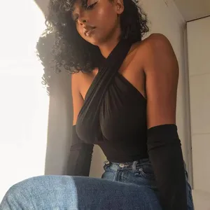 Donna sexy nero halter collo incrociato top corto con maniche abbinate streetwear