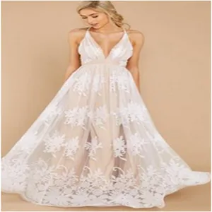 Atemberaubendes, tiefes V-Ausschnitt Mesh besticktes langes Kleid für elegante Anlässe.