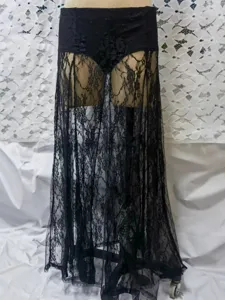 Detailed showcase of the elegant black lace spliced low-waist hip-wrapping long skirt.