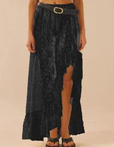 Transparenter Spitzen-Asymmetrie-Maxirock im Detail mit einzigartigem Saum und schickem Gürtel.